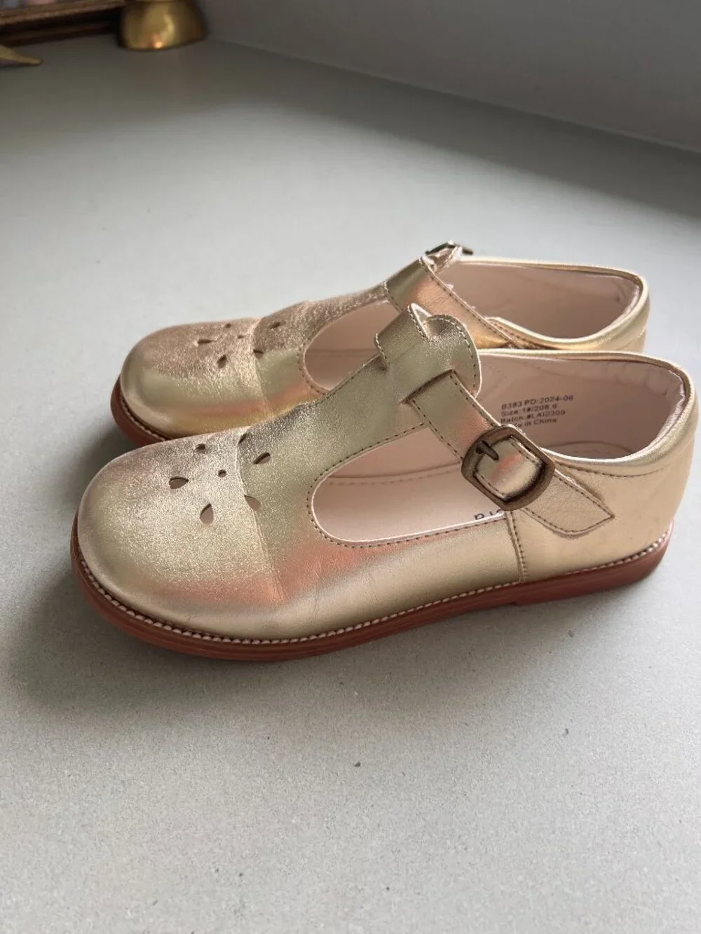 Felix & Flora Girls Size 1 Gold Metallic Mary Jane Dress Shoes Buckle Strap